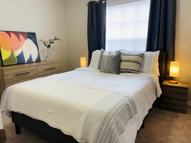 Bedroom 2 - Queen Bed - 2151 Harrison St