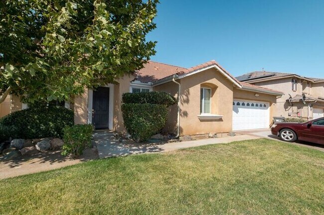 Building Photo - 4 Bed Home for Rent Palmdale CA 93551