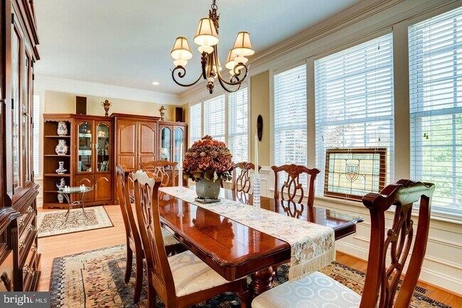 Building Photo - 47571 Royal Burnham Terrace