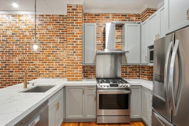 Building Photo - 825 Washington St