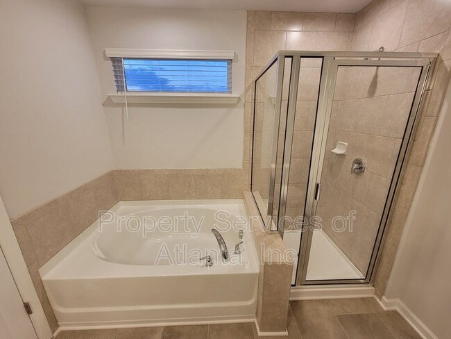 Building Photo - 833 Royal Red Ct