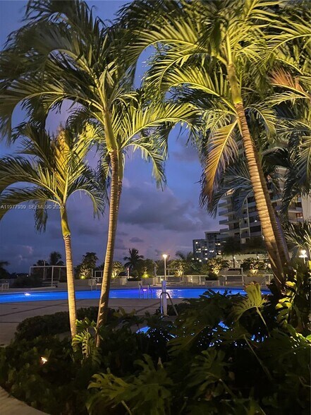 Building Photo - 1541 Brickell Ave