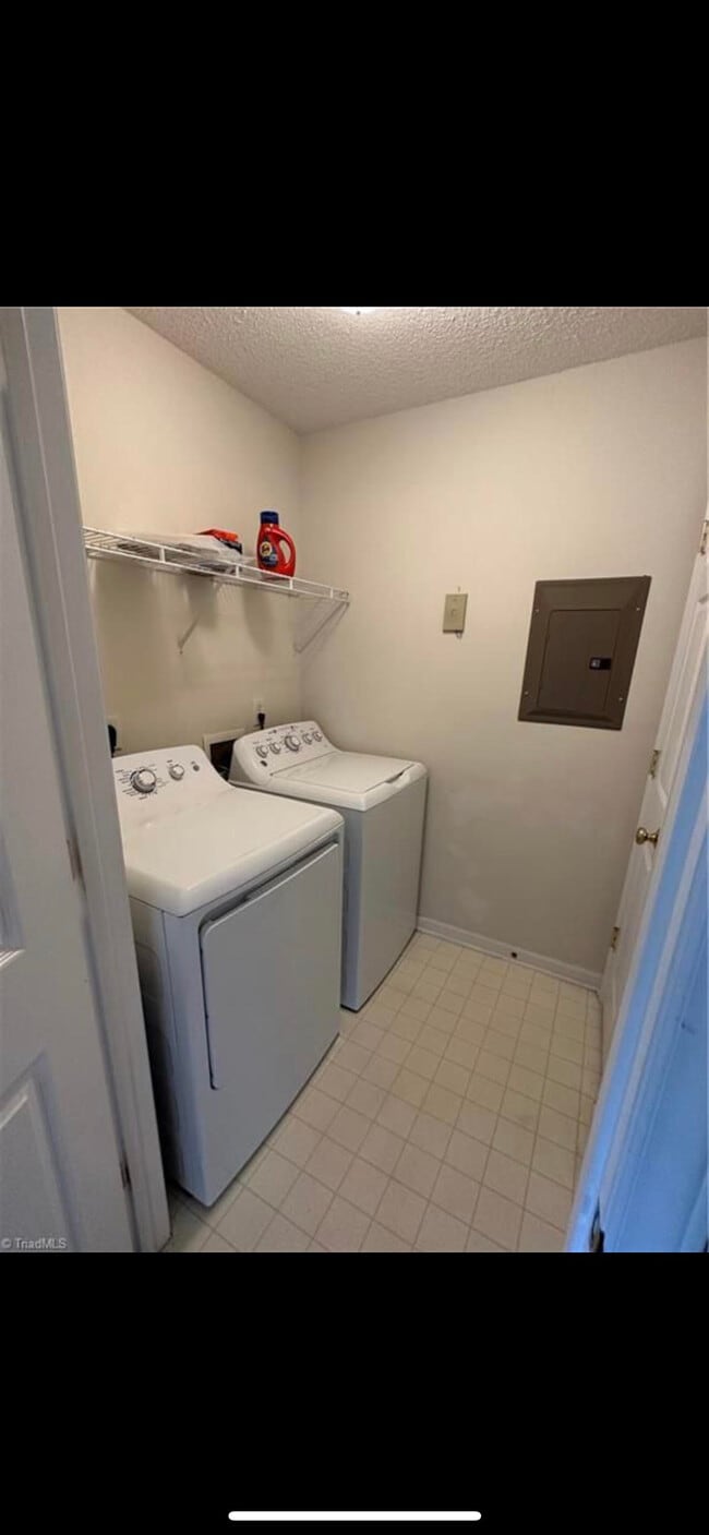 Building Photo - 522 Scholastic Ct