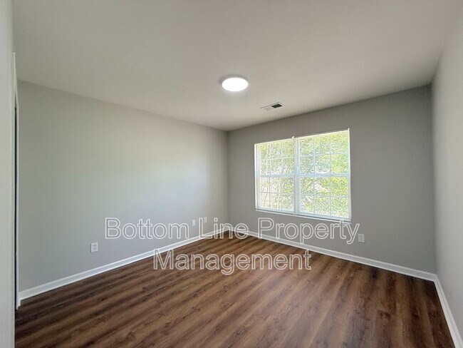 Building Photo - 5622 Wallace Cabin Dr