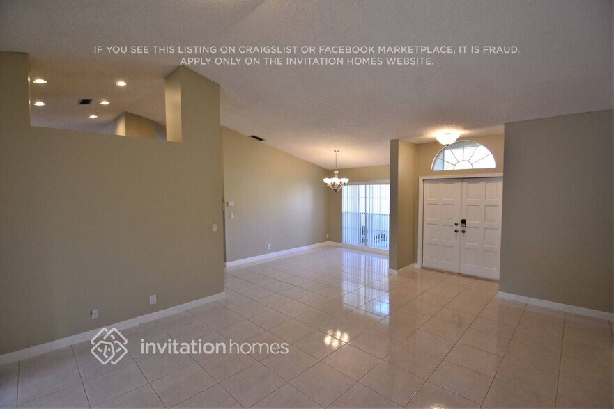 Building Photo - 9568 E Lake Dr