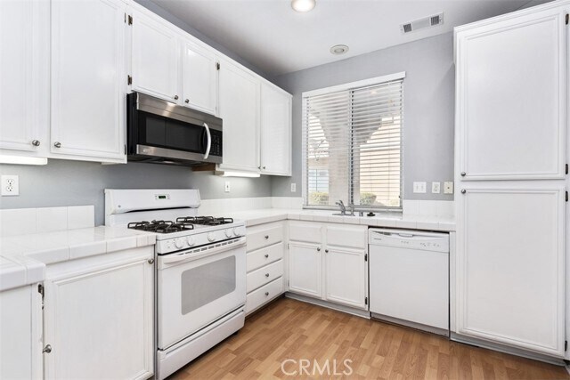 Building Photo - 437 N Castletown