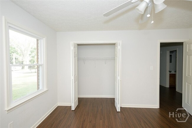 Building Photo - 147 VFW Dr