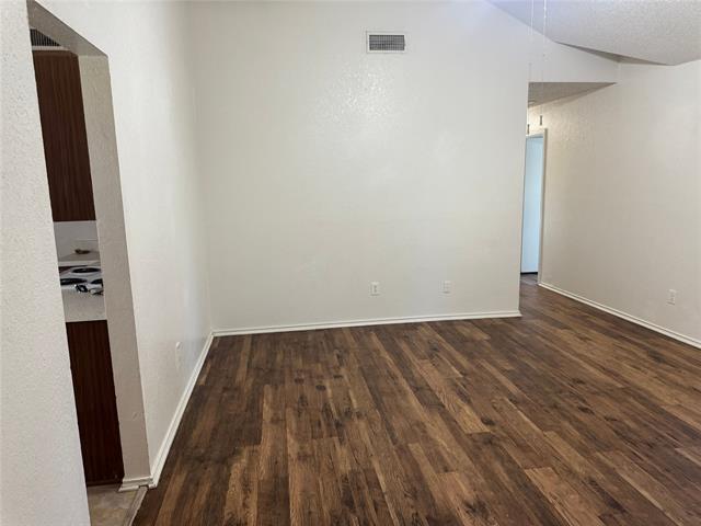 Building Photo - 233 Rodeo Dr