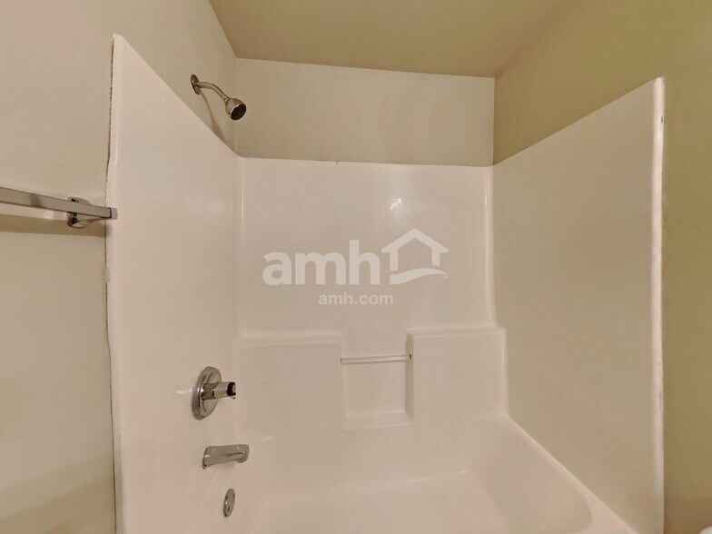 Building Photo - 16978 SW Steele Way