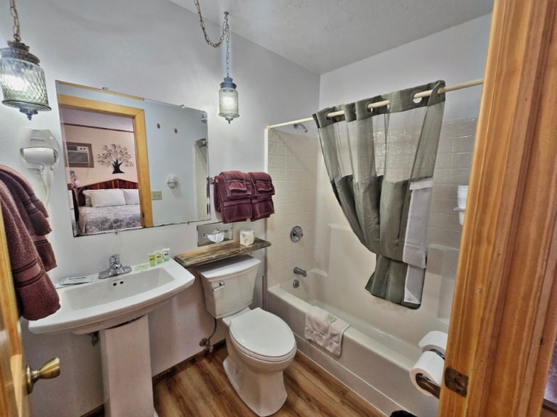 Building Photo - 103 Charles St