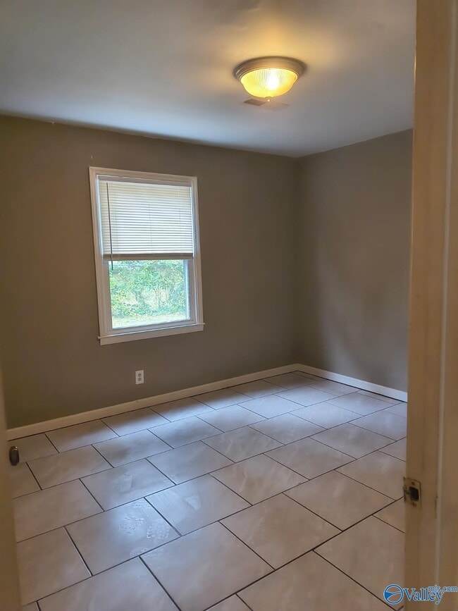 Building Photo - 6206 Friar Tuck Dr NW