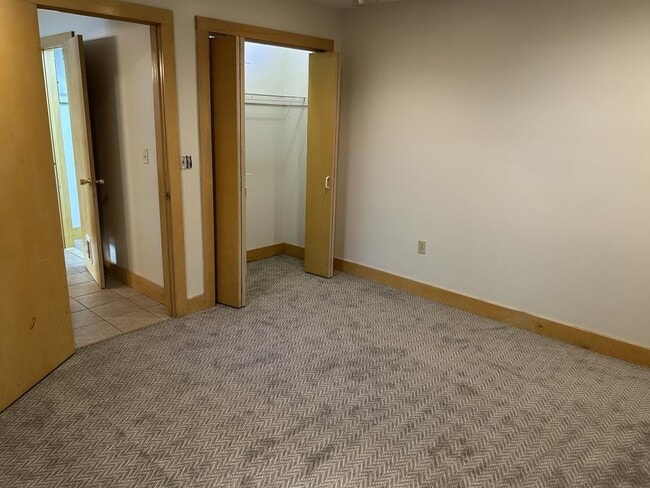 Building Photo - 715 Hampton St