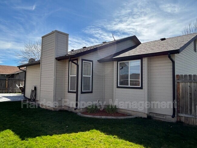 Building Photo - 1362 Pineridge Dr E