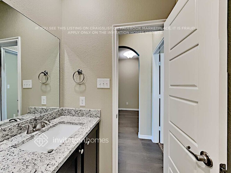 Building Photo - 3145 Overlook Dr