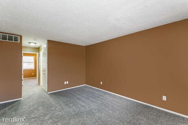 Building Photo - 3 br, 2 bath House - 9419 E Bluestem St