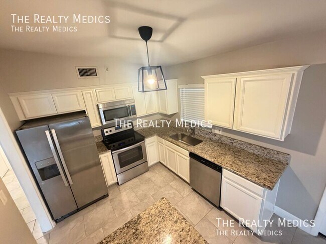 Building Photo - 3612 Surrey Dr