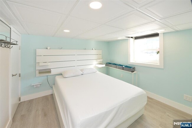 Building Photo - 117 Lake St