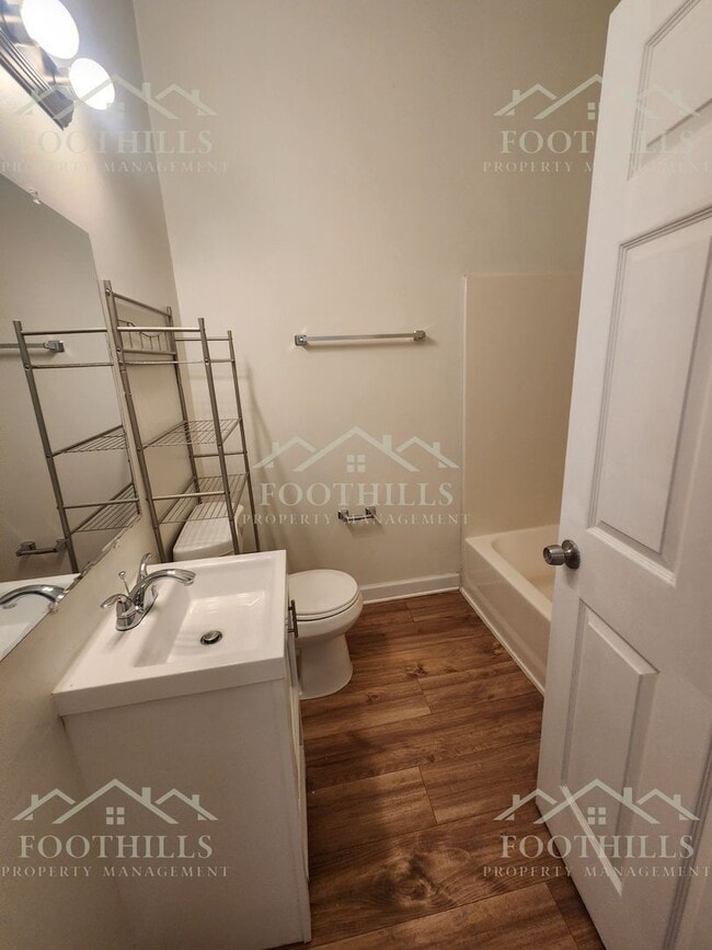 Building Photo - 1012 Johns Ave