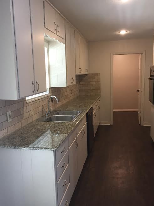 Building Photo - Tour Today! 3 bedroom in the heart of Sout...