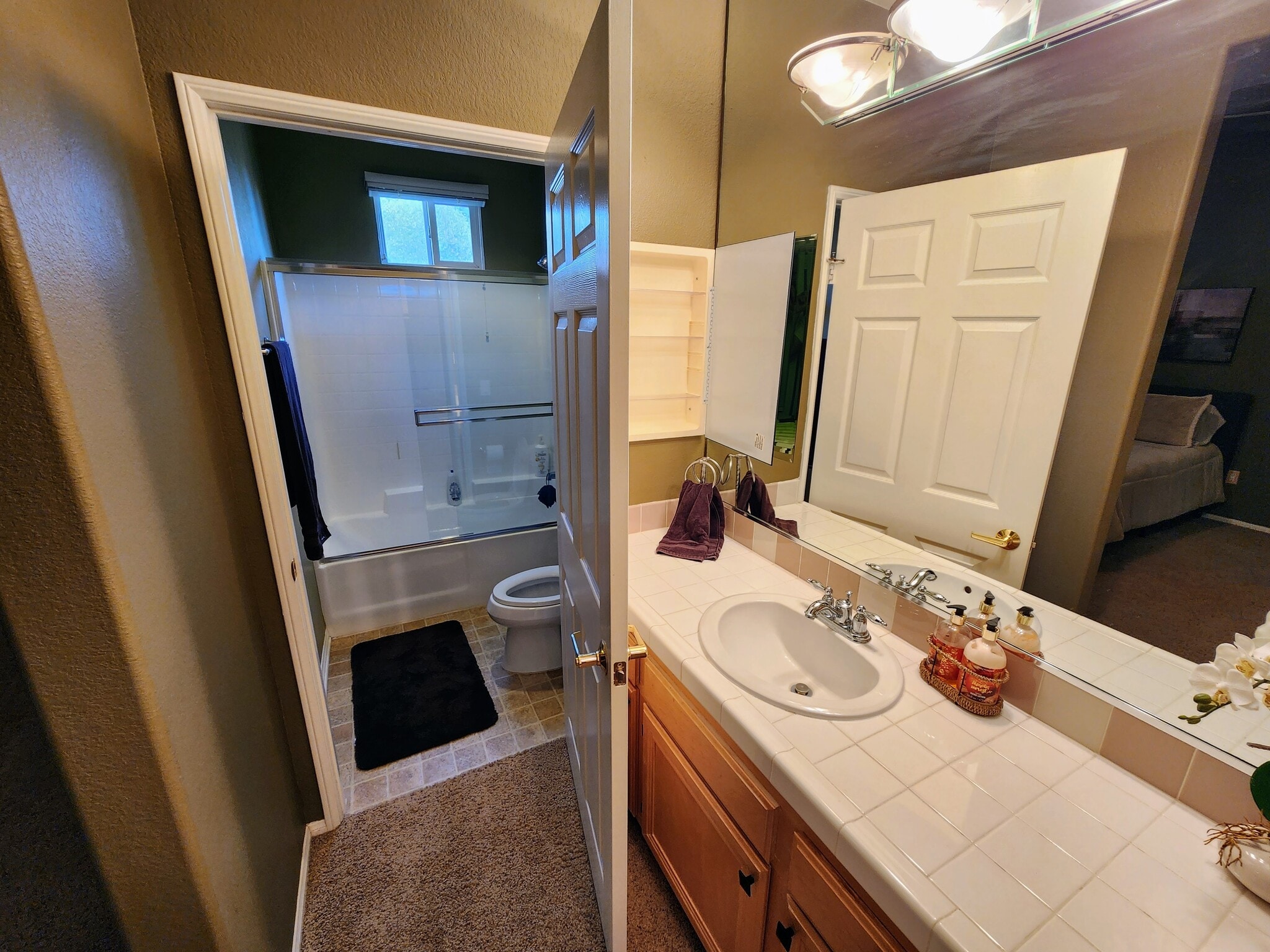Building Photo - 5240 Premiere Hls Dr