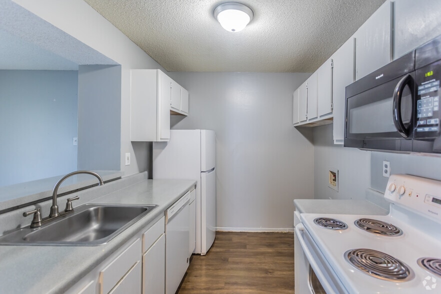 Deerfield Apartments 2155 Deer Crest Ln Memphis TN 38134 Apartment