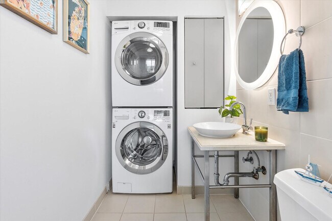 Building Photo - 2889 McFarlane Rd