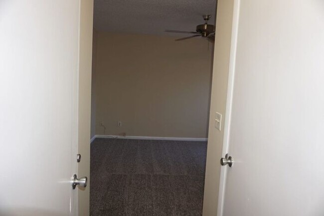 Building Photo - 2 Bedroom/2 Bath Townhome Near NAS Jax
