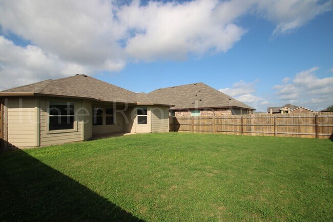 Building Photo - New In Management! Upgraded Comfort in a P...