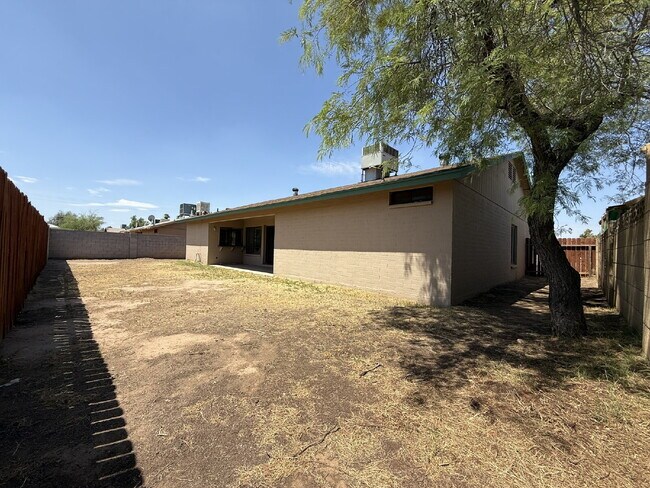Building Photo - "Charming 4-Bedroom Haven with 2 Baths in ...