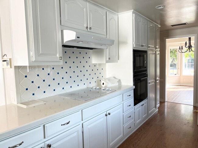 Building Photo - 3205 George Cir