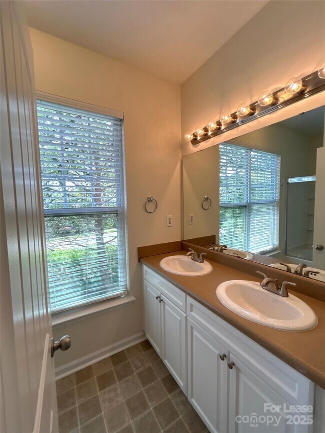 Building Photo - 15415 St Christopher Ct