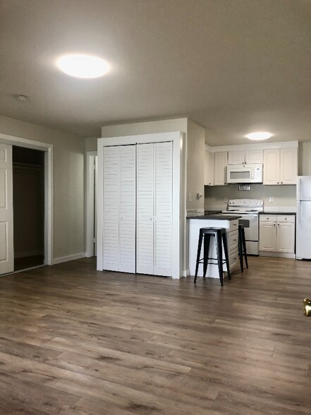 Building Photo - 3604 NE 73rd Pl