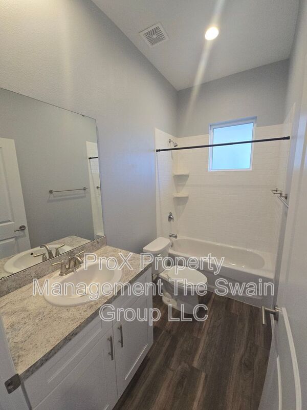 Building Photo - 760 Ave C SW