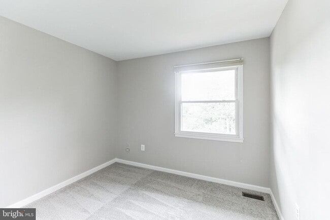 Building Photo - 5335 Lake Cove Ct