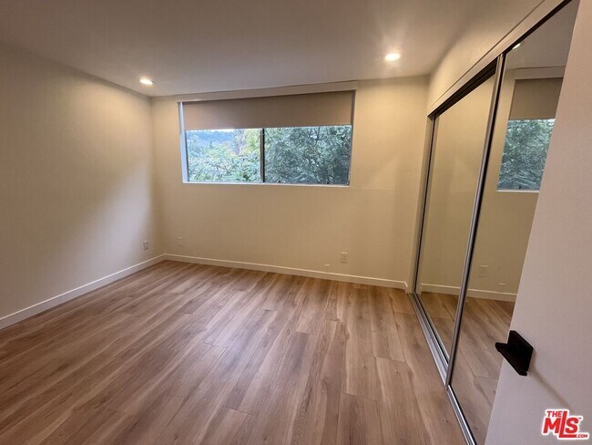 Building Photo - 960 N San Vicente Blvd