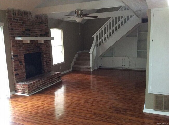 Building Photo - 3284 Little John Dr