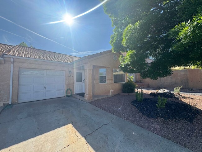 Building Photo - Fully Furnished Desert Dream Townhome!
