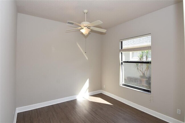 Building Photo - 16 Eastlake Dr