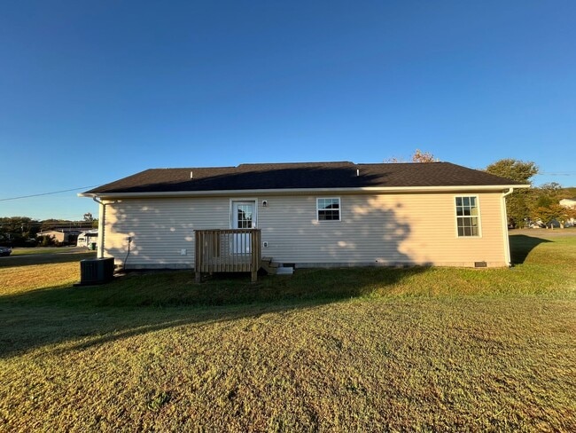 Building Photo - 3 bedroom 2 bath single family home in White Pine
