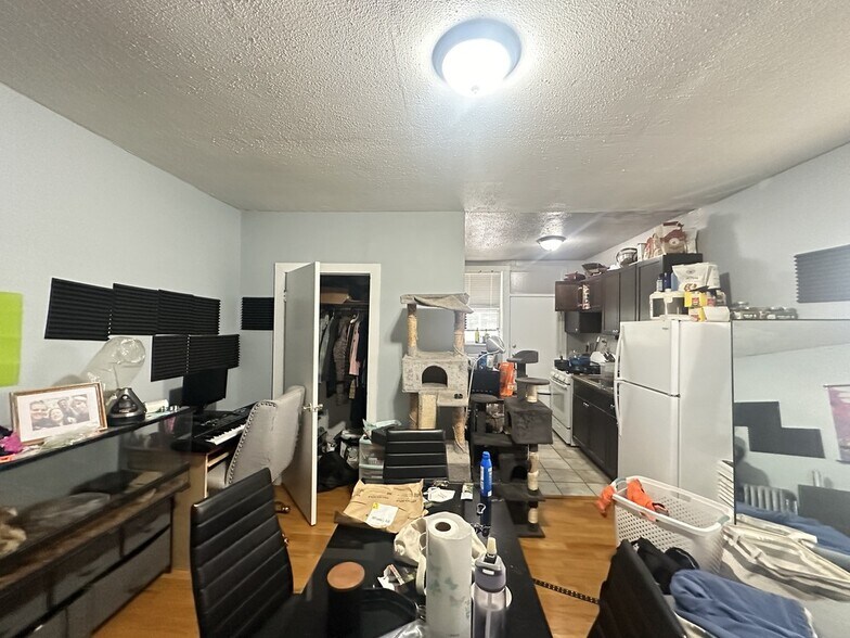 Building Photo - 5662 N Ridge Ave