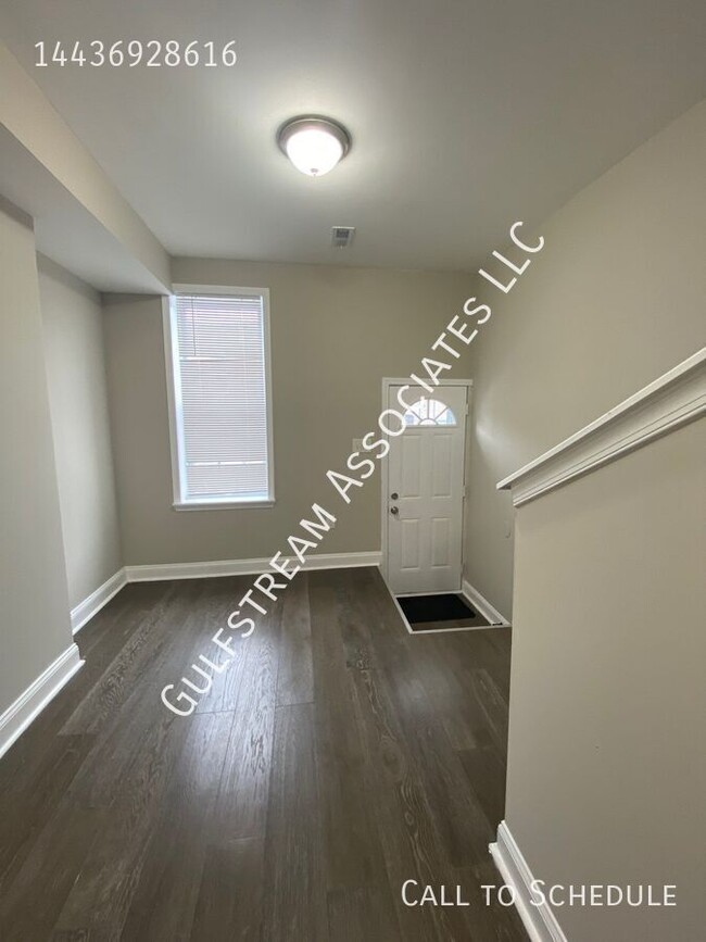 Building Photo - 512 N Rose St