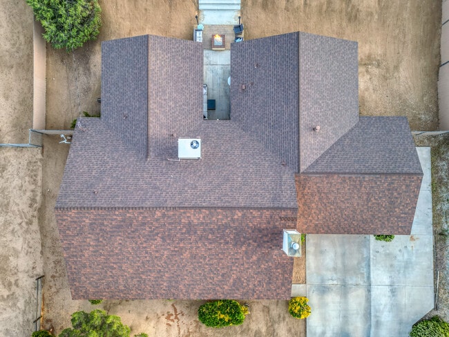 Building Photo - 57731 San Tropeze Dr