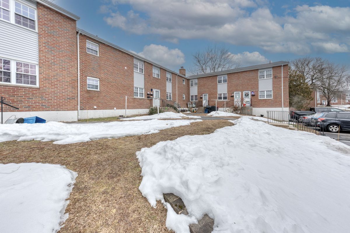 Building Photo - 66 Beths Ave