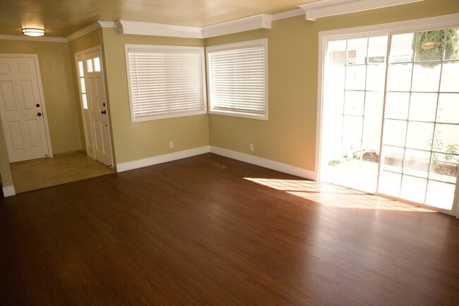 Building Photo - 2103 MacKay Ln