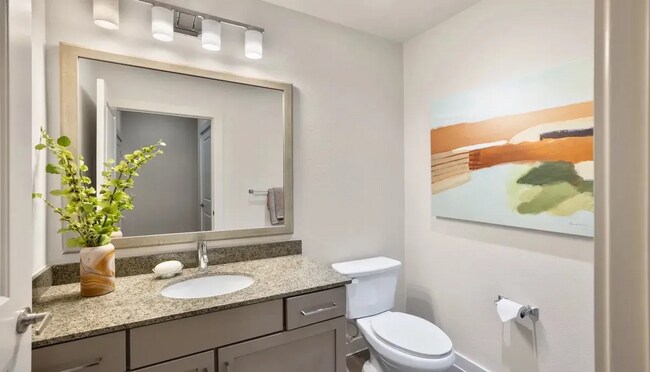 Building Photo - Elegant 2/2 Apt – Modern Living at Its Best!