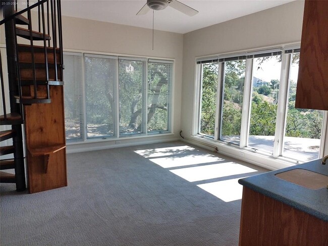 Building Photo - 525 Northwood Hills Dr