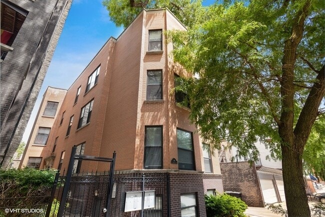 Primary Photo - 814 W Aldine Ave