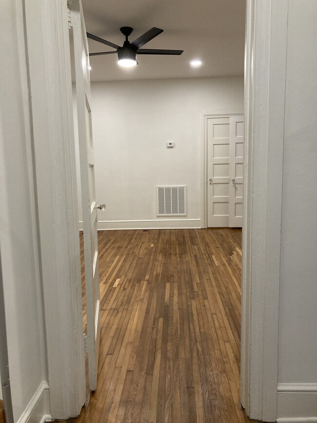 Building Photo - 951 W Branch Ave