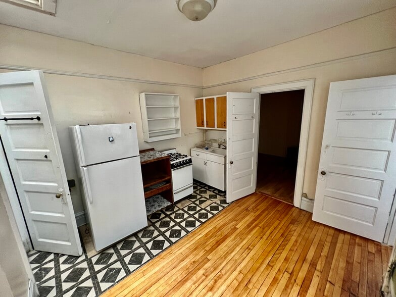 Building Photo - 419 State St