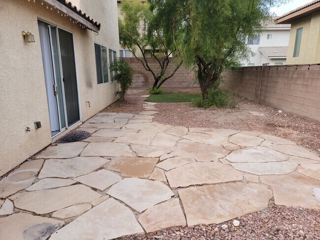 Building Photo - AWESOME HEDERSON GATED COMMUNITY TWO STORY
